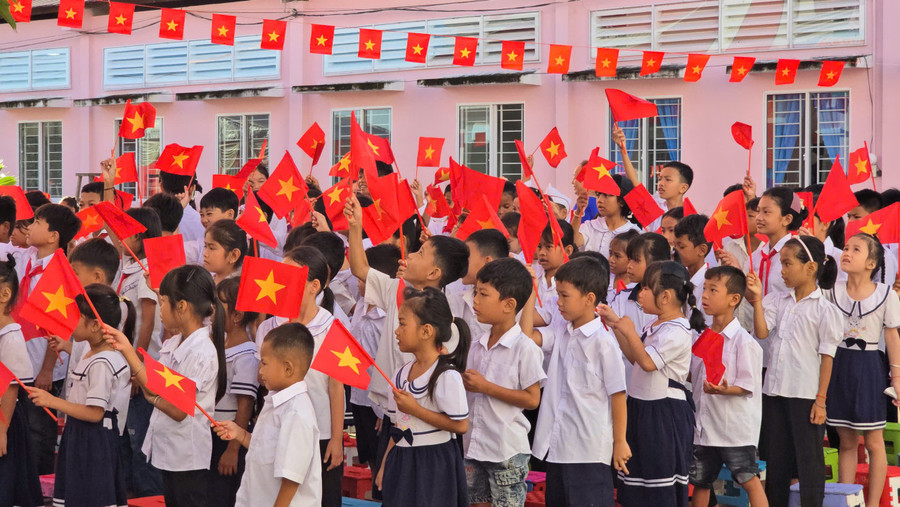 Học sinh Trường TH Hàm Giang A (xã Hàm Giang, tỉnh Vĩnh Long) trong ngày khai giảng năm học 2025 - 2026.