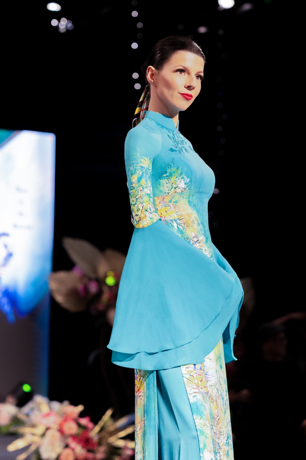 Người mẫu quốc tế khoác lên mình tà áo dài Việt với thần thái cuốn hút, tự nhiên, tôn lên vẻ đẹp giao thoa giữa nghệ thuật lụa SVF và bản sắc Việt Người mẫu quốc tế khoác lên mình tà áo dài Việt với thần thái cuốn hút, tự nhiên, tôn lên vẻ đẹp giao thoa giữa nghệ thuật lụa SVF và bản sắc Việt