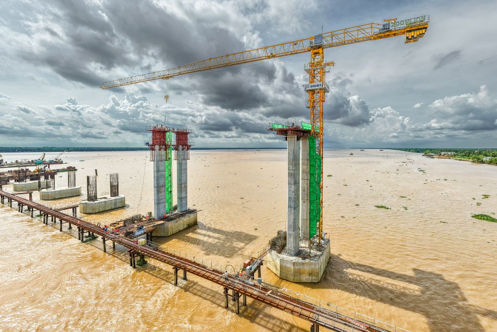 Cầu Đại Ngãi 1 là hạng mục chính của gói thầu 15XL thuộc dự án đầu tư xây dựng cầu Đại Ngãi, có tổng giá trị xây lắp 3.907 tỷ đồng. Công trình được thiết kế theo kết cấu dây văng cấp đặc biệt, với tổng chiều dài hơn 3 km; trong đó, phần cầu chính dài 2,59 km, rộng 21,5 m, bắc qua luồng Định An của sông Hậu.