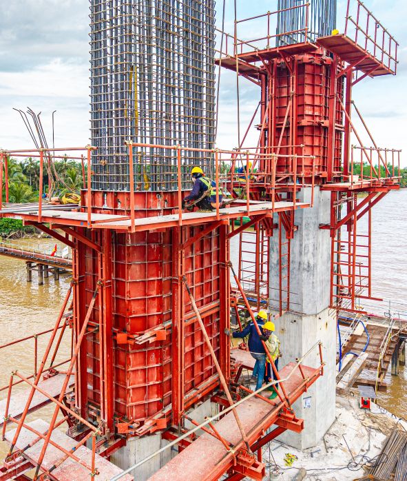 Theo kế hoạch, dự kiến đến Tết Nguyên đán 2026 sẽ hoàn thiện toàn bộ phần thân trụ, xà mũ và triển khai kết cấu phần trên.