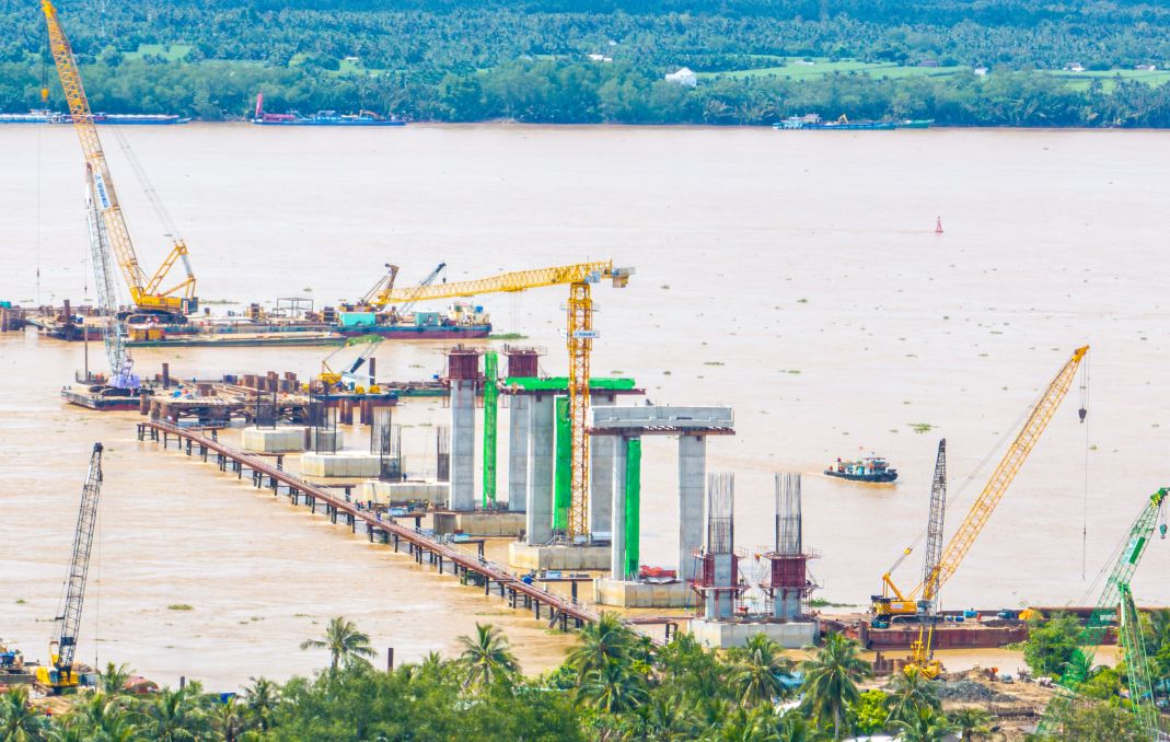 Theo Ban Quản lý dự án 85, phần đường hai đầu cầu đã hoàn thành bấc thấm, cọc xi măng đất và đang thi công nền K95; cầu Đại Ngãi 1 đạt khoảng 34% khối lượng.