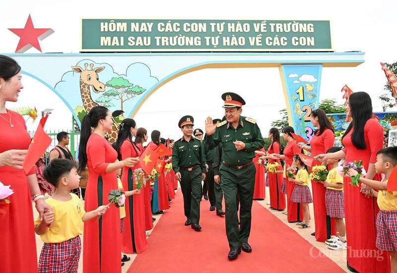 Thượng tướng Võ Minh Lương, Thứ trưởng Bộ Quốc phòng dự lễ khánh thành.