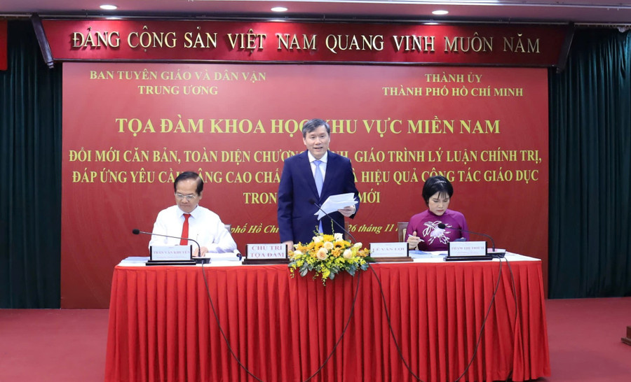 Đại diện Ban Tuyên giáo và Dân vận Trung ương; Thành uỷ TPHCM; Viện Hàn Lâm Khoa học xã hội Việt Nam đồng chủ trì tọa đàm.