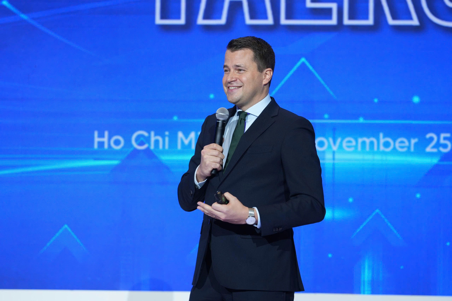 Ông Stephan Mergenthaler chia sẻ về bối cảnh và xu hướng phát triển toàn cầu trong kỷ nguyên số