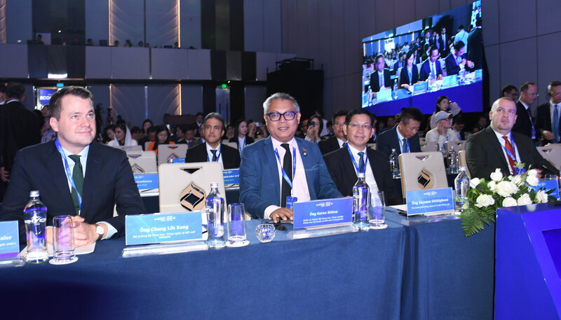 Đại biểu quốc tế tham dự sự phiên khai mạc Talkshow trong khuôn khổ Diễn đàn Kinh tế mùa Thu 2025. Ảnh: Minh Khuê.