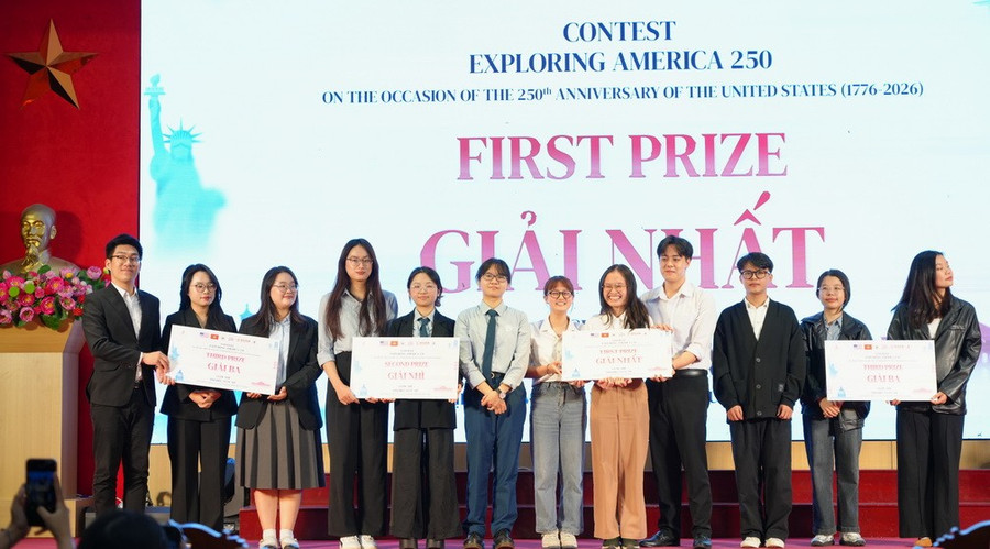 Trao giải cho các đội xuất sắc. ussh-anh-3.jpg