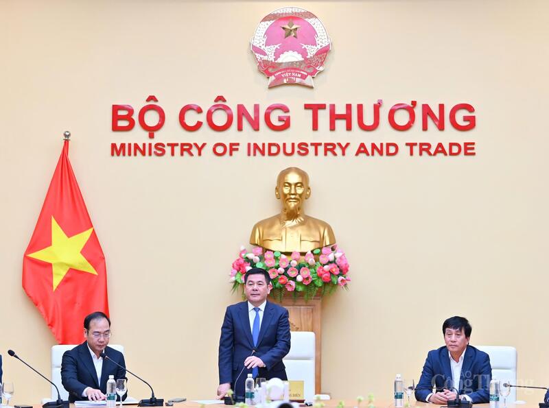 Bộ trưởng Nguyễn Hồng Diên tin tưởng, với kinh nghiệm công tác lâu năm tại Báo Công Thương, tại Bộ Công Thương, đồng chí Nguyễn Thị Thùy Linh sẽ hoàn thành tốt nhiệm vụ.