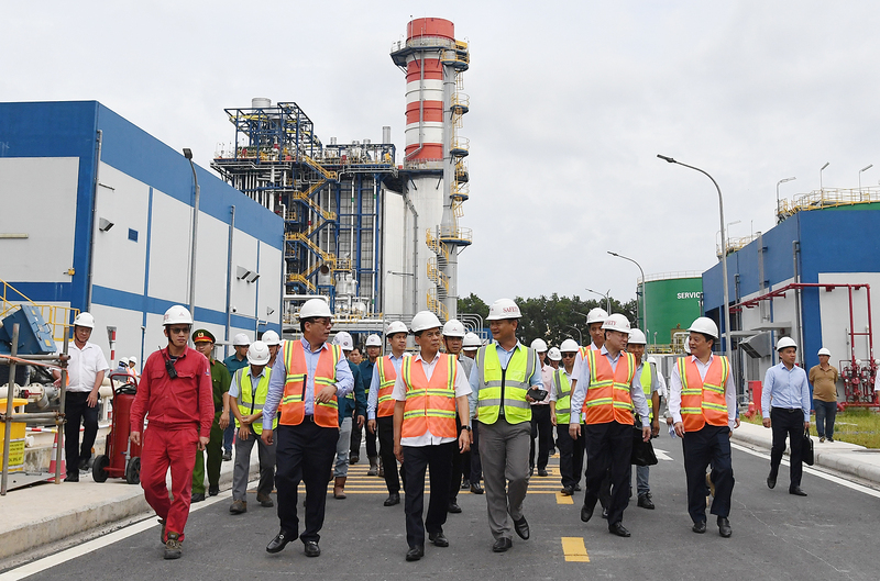 Phó Thủ tướng Bùi Thanh Sơn kiểm tra tiến độ xây dựng cụm dự án Nhà máy nhiệt điện Nhơn Trạch 3 và 4 tại tỉnh Đồng Nai. Ảnh: VGP/Hải Minh.