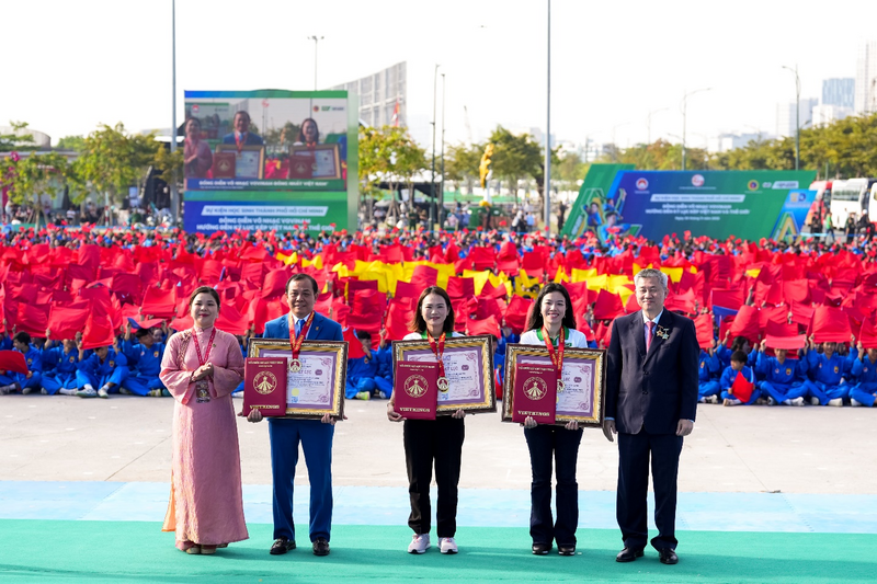 Đồng diễn Vovinam 60.000 học sinh chính thức xác lập kỷ lục kép Việt Nam và thế giới.