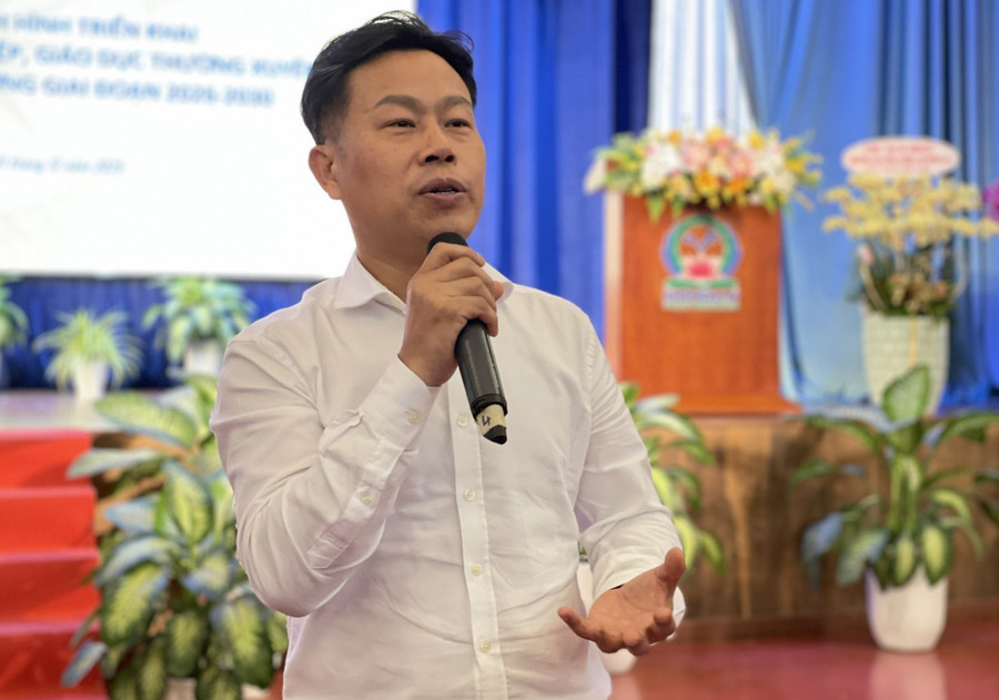 Thứ trưởng Bộ GD&ĐT Lê Quân chia sẻ tại hội thảo. Ảnh: Hà An.