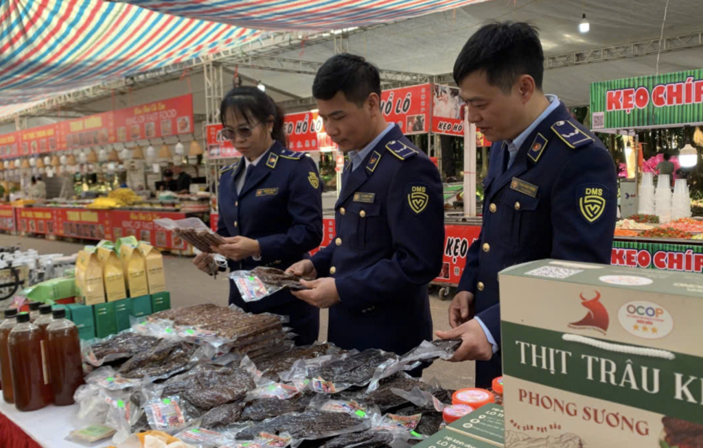 Quyết liệt đẩy lùi tình trạng gian lận thương mại, hàng giả Quyết liệt đẩy lùi tình trạng gian lận thương mại, hàng giả