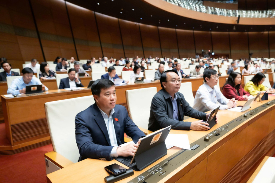 Các đại biểu Quốc hội tham gia Phiên họp và biểu quyết thông qua dự thảo Luật Giáo dục đại học (sửa đổi).