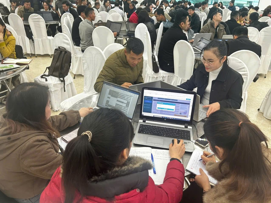 Giáo viên Tuyên Quang tập huấn nâng cao kỹ năng sử dụng AI. 1000045277.jpg