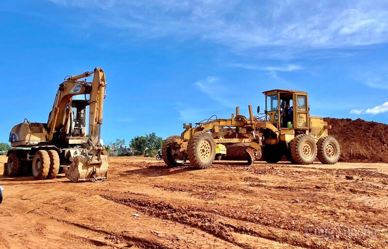 Dự án đường Nguyễn Văn Linh có tổng chiều dài 2.727m, vận tốc thiết kế 50 km/giờ. Ảnh: Hiền Mai