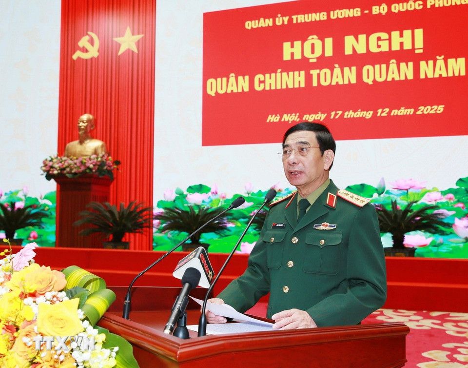 Đại tướng Phan Văn Giang - Ủy viên Bộ Chính trị, Phó Bí thư Quân ủy Trung ương, Bộ trưởng Bộ Quốc phòng - phát biểu khai mạc Hội nghị. Ảnh: TTXVN