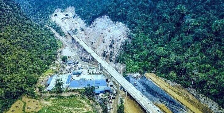 Cách đó hơn 20km, hầm Đông Khê (Cao Bằng) cũng trong tình trạng tương tự. Những bức tường chắn, hệ thống thoát nước, mái cơ, khu quảng trường được kiểm tra liên tục.