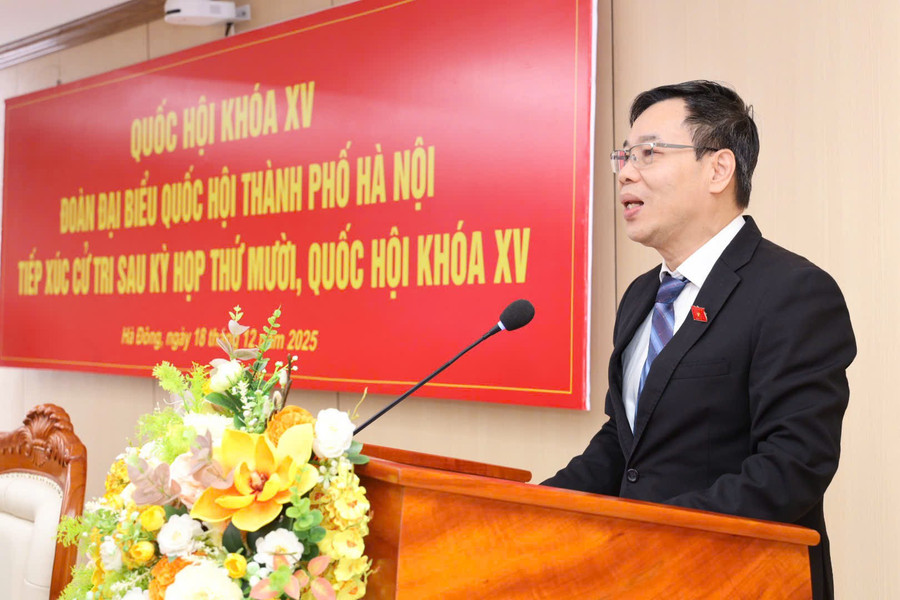 Ông Đỗ Đức Hồng Hà báo cáo tổng hợp trả lời kiến nghị của cử tri. tiep-xuc-cu-tri.jpg