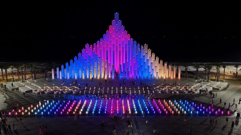 Tháp Tam Thắng khi lên đèn. Ảnh: Bảo Ân