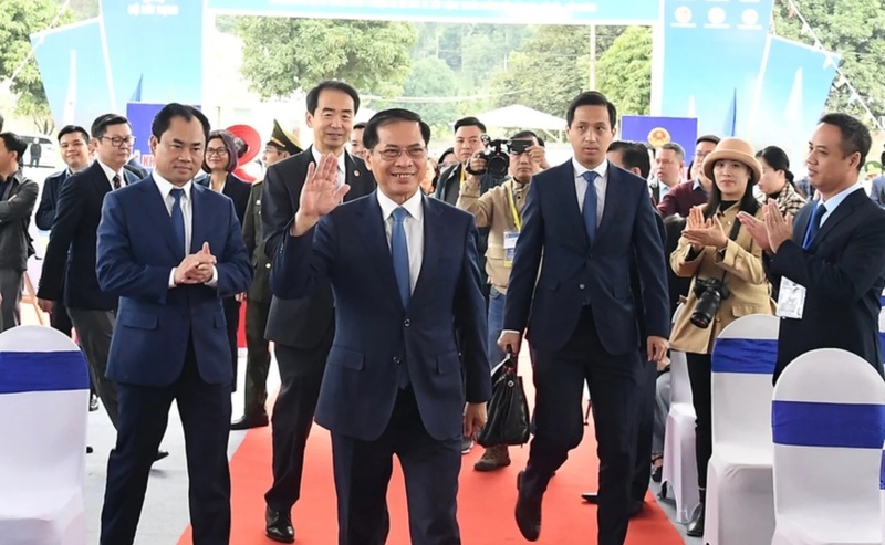 Phó Thủ tướng Bùi Thanh Sơn dự Lễ khởi công Dự án thành phần 1 thuộc Dự án đầu tư xây dựng tuyến đường sắt Lào Cai - Hà Nội - Hải Phòng. Ảnh: VGP/Hải Minh