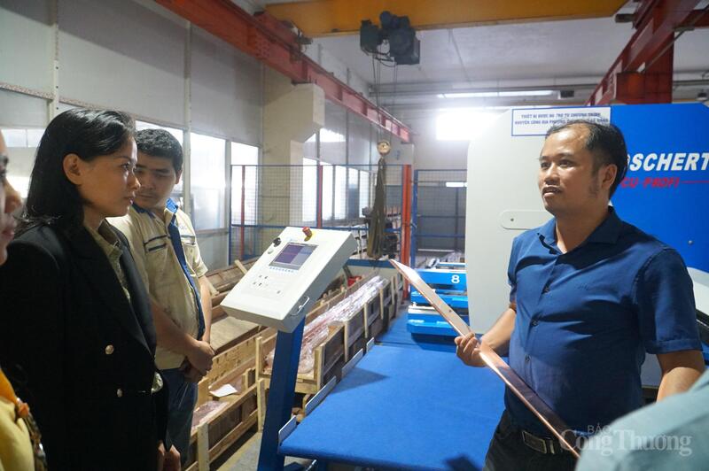 Sau khi đầu tư máy móc có hỗ trợ từ nguồn kinh phí khuyến công, chất lượng đường cắt đồng tại Công ty Điện Trường Giang tăng, giảm hao hụt nguyên liệu và năng suất cắt tăng 4 - 5 lần