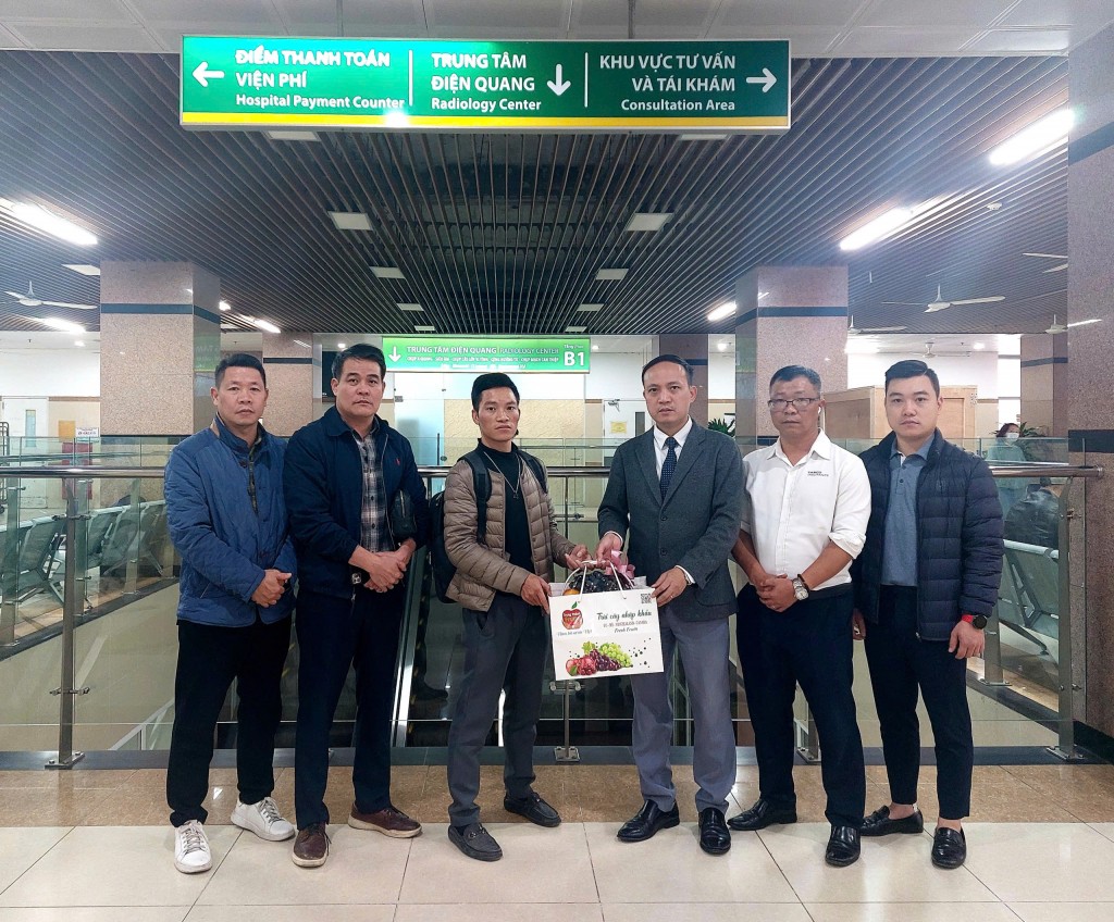 Tạm ứng 405 triệu đồng hỗ trợ nạn nhân vụ tai nạn xe chở đoàn thiện nguyện tại Lào Cai Tạm ứng 405 triệu đồng hỗ trợ nạn nhân vụ tai nạn xe chở đoàn thiện nguyện tại Lào Cai