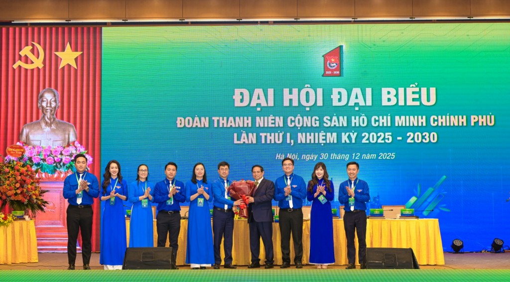 Thủ tướng gửi gắm niềm tin vào khát vọng cống hiến của thanh niên Chính phủ