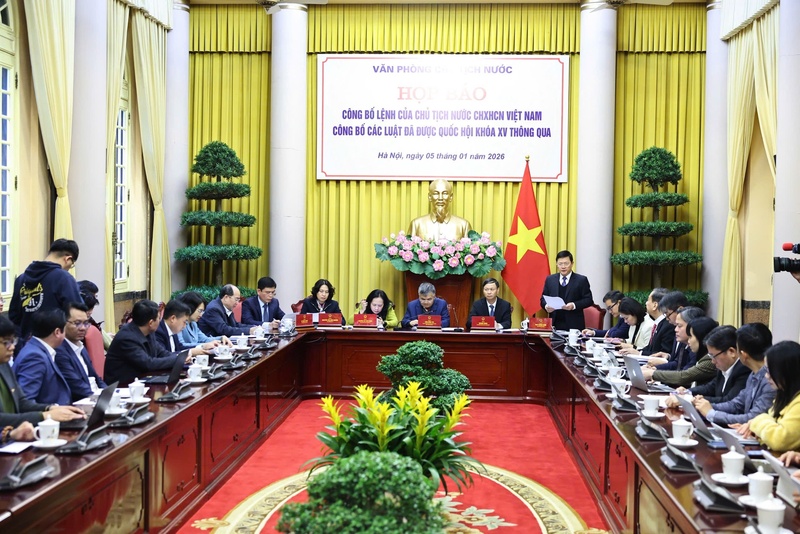 Văn phòng Chủ tịch nước tổ chức họp báo công bố lệnh của Chủ tịch nước công bố 13 luật. Ảnh: Đức Tuân