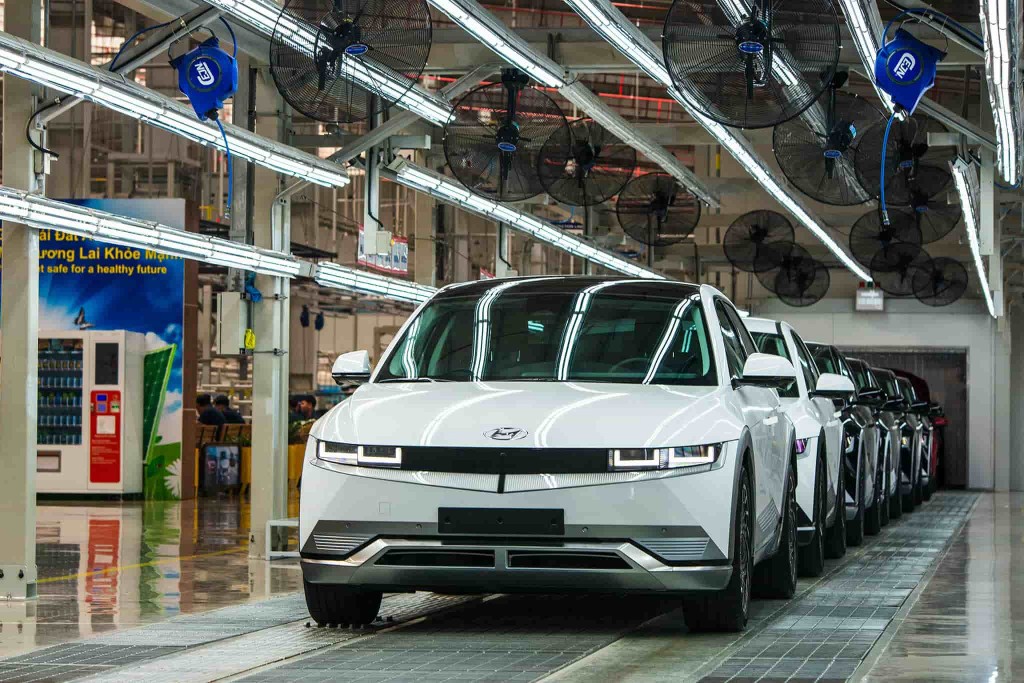 Chỉ số PMI ngành sản xuất Việt Nam đạt 53 điểm, dự báo lạc quan cho năm 2026 Chỉ số PMI ngành sản xuất Việt Nam đạt 53 điểm, dự báo lạc quan cho năm 2026