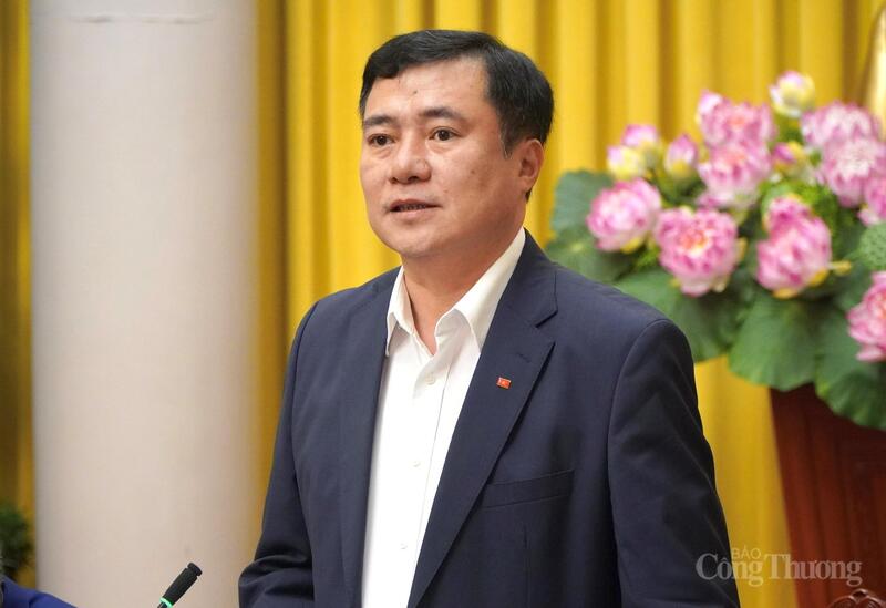 Theo Thứ trưởng Nguyễn Sinh Nhật Tân, Luật Thương mại điện tử được xây dựng với nhiều nội dung mới, nổi bật. Ảnh: Minh Trang