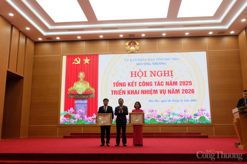 Hai cá nhân của Sở Công Thương tỉnh Phú Thọ được trao Bằng khen của Thủ tướng Chính phủ.