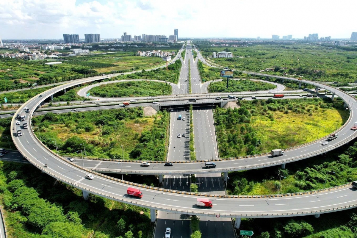 Bài 1: “Mở khóa” thể chế, điều hành quyết liệt, đầu tư công bật đà tăng trưởng