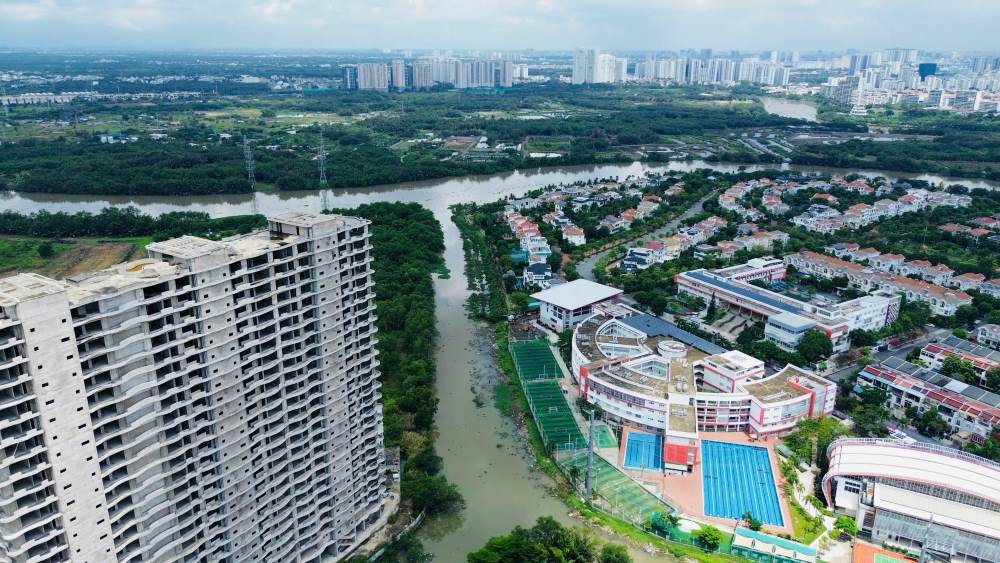 Điểm đầu tuyến tại TPHCM giao với đường Nguyễn Hữu Thọ tại xã Phước Kiển (Nhà Bè). Ảnh: Minh Tâm