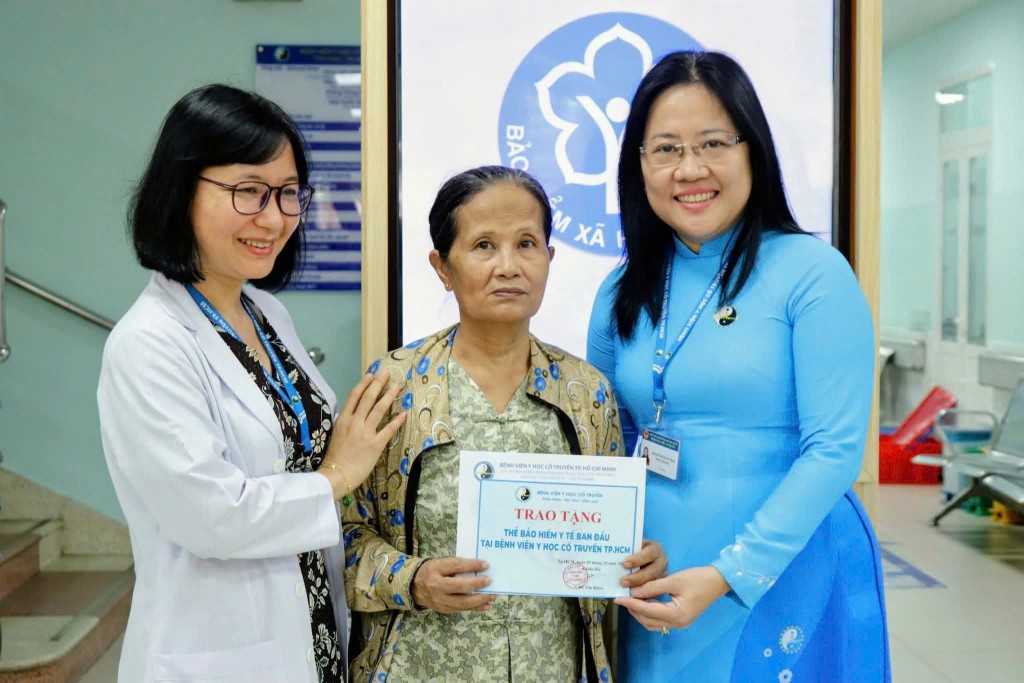 TP Hồ Chí Minh cấp thẻ BHYT miễn phí cho một người dân