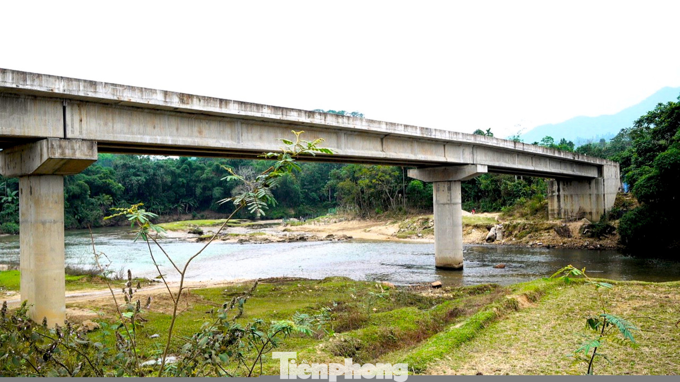 Cầu tiền tỷ xây xong rồi bỏ hoang- Ảnh 3.