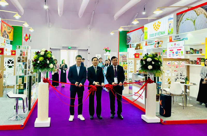 Cắt băng khai trương Khu gian hàng Việt Nam tại Hội chợ Gulfood Dubai 2026. Ảnh: Hải Yến