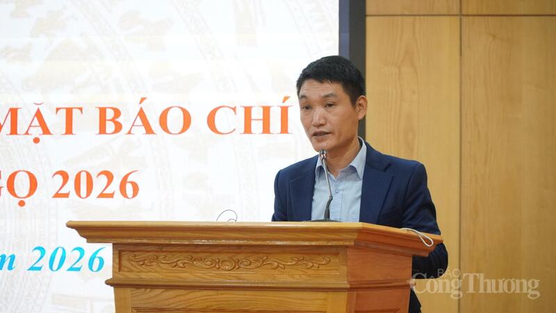 Đại diện Cục Quản lý và Phát triển thị trường trong nước nhấn mạnh, yếu tố chất lượng luôn được đặt lên hàng đầu trong quá trình triển khai xăng E10. Ảnh: Minh Trang