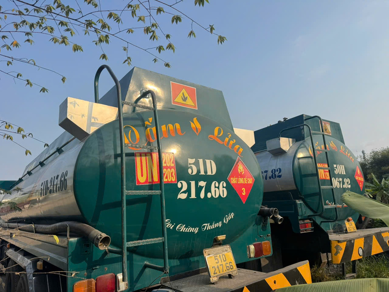 Các tang vật là xe bồn bị tạm giữ, niêm phong.