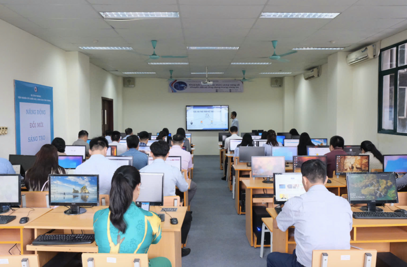 Khóa bồi dưỡng chuyển đổi số của Bộ Công Thương dành cho cán bộ năm 2025. Ảnh: Lê An