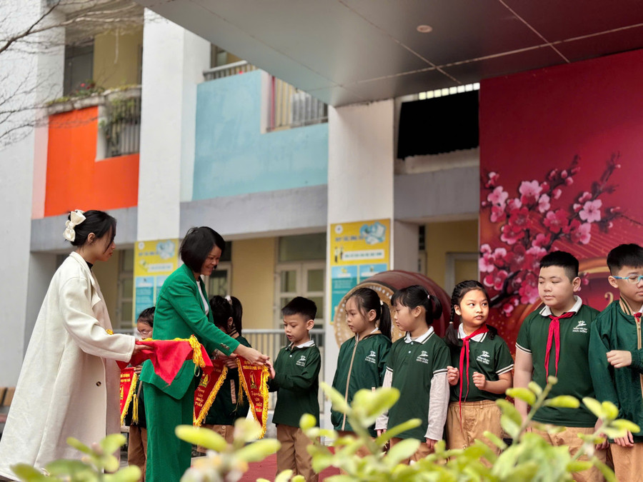 Trường Tiểu học Phúc Đồng tổ chức hoạt động đón trò trở lại trường tet-1.jpg