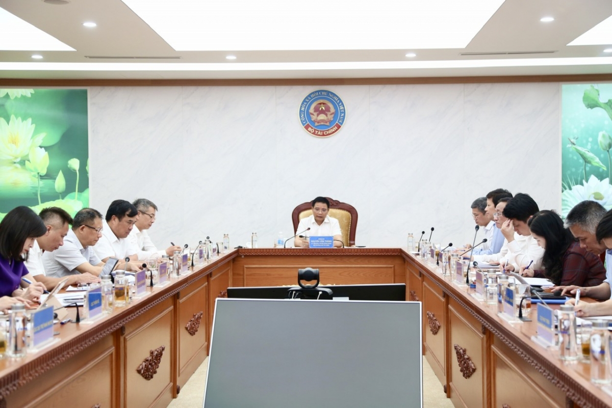 Bộ trưởng Bộ Tài chính yêu cầu các đơn vị tập trung xây dựng văn bản quy định chi tiết thi hành luật, nghị quyết của Quốc hội, Uỷ ban Thường vụ Quốc hội do Bộ chủ trì. Bộ trưởng Bộ Tài chính yêu cầu các đơn vị tập trung xây dựng văn bản quy định chi tiết thi hành luật, nghị quyết của Quốc hội, Uỷ ban Thường vụ Quốc hội do Bộ chủ trì.