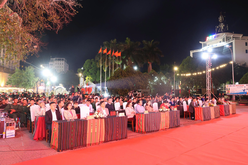 Các đại biểu tham dự chương trình nghệ thuật đặc biệt với chủ đề “Đắk Lắk - Chung một niềm tin”. Ảnh: Hoài Thu