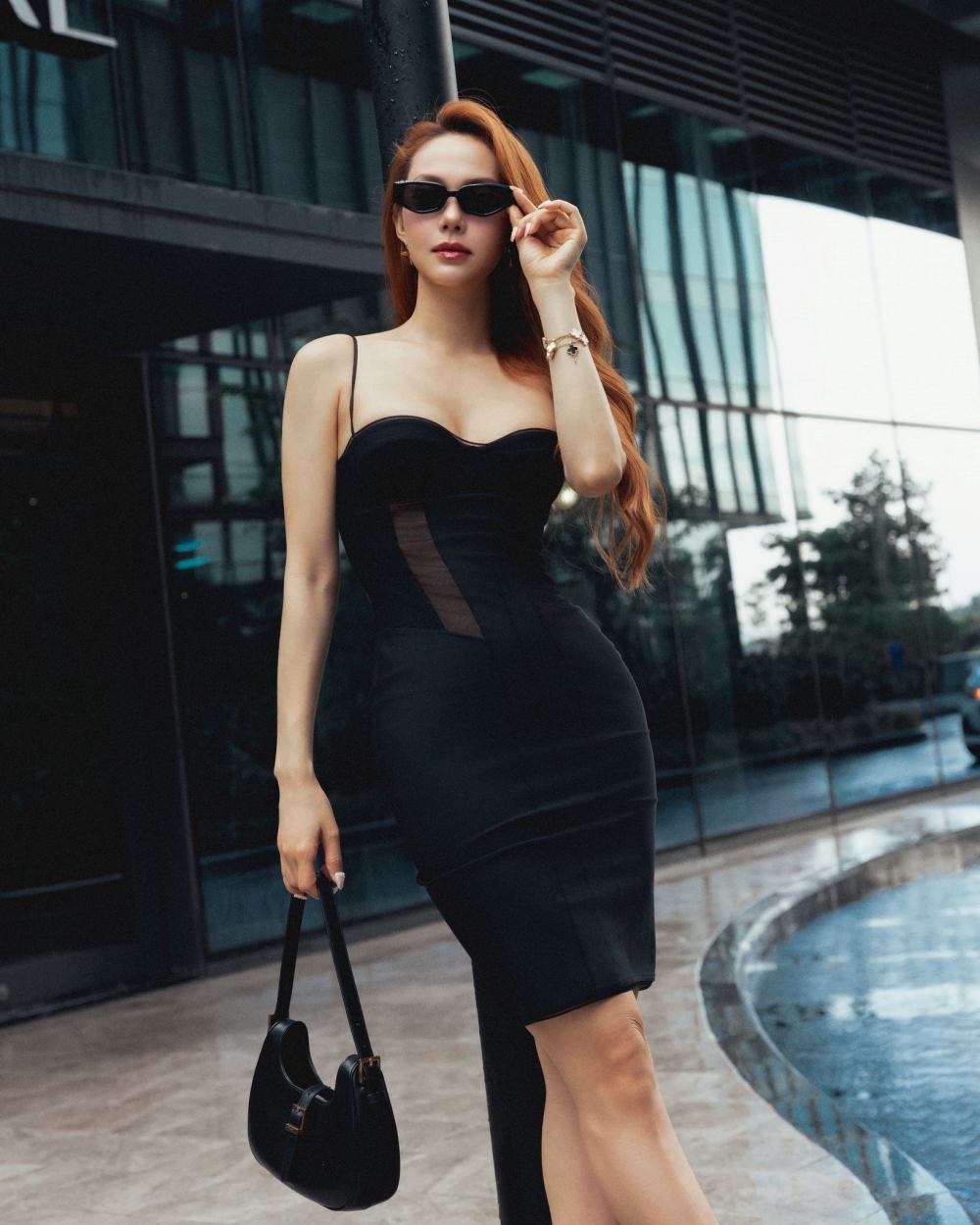 Minh Hằng thu hút với trang phục màu đen. Ảnh: NVCC