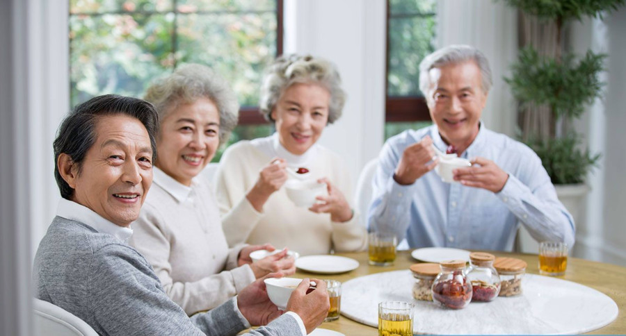 Sau 40 tuổi, mỗi năm cơ thể sẽ mất đi khoảng 0,3%-0,5% chất lượng xương. (Ảnh: ITN).