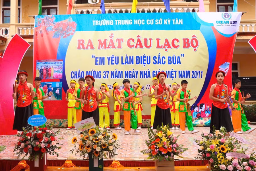 Học sinh tham gia CLB Sắc bùa Trường THCS Kỳ Tân (xã Kỳ Hoa, Hà Tĩnh).