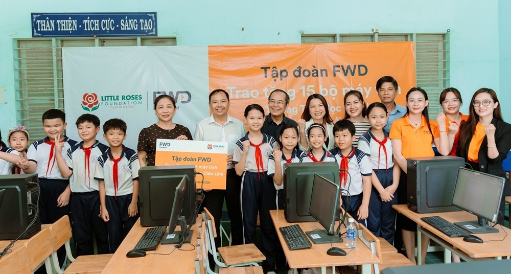 Tập đoàn FWD hỗ trợ thiết bị học tập cho gần 1.500 học sinh tại tỉnh Khánh Hòa