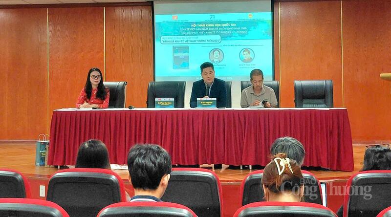 Họp báo công bố Ấn phẩm Đánh giá Kinh tế Việt Nam thường niên 2025. Ảnh: Nguyễn Hạnh