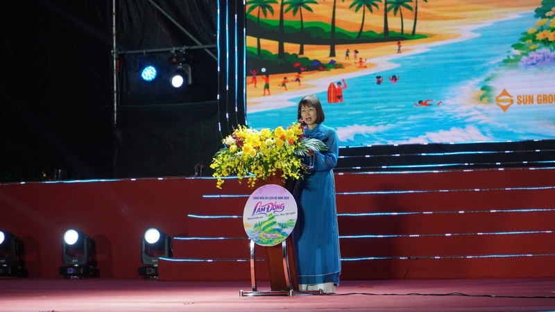 Phó Cục trưởng Cục Du lịch quốc gia Việt Nam (Bộ Văn hóa, Thể thao và Du lịch) Nguyễn Thị Hoa Mai phát biểu tại lễ khai mạc