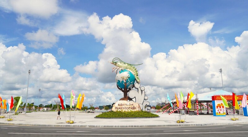 Tối 30/4, tại Quảng trường Phan Ngọc Hiển, phường An Xuyên, tỉnh Cà Mau sẽ tổ chức bắn pháo hoa tầm thấp nhằm tạo không khí vui tươi, phấn khởi phục vụ nhân dân. Ảnh: Vntravel