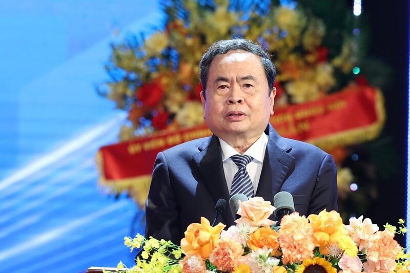 Chủ tịch Quốc hội Trần Thanh Mẫn phát biểu tại Lễ kỷ niệm 140 năm Ngày Quốc tế lao động và tuyên dương Chủ tịch công đoàn cơ sở xuất sắc tiêu biểu. Ảnh: Hải Nguyễn