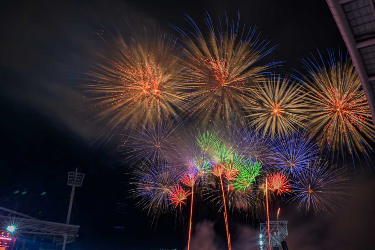 Tiết mục pháo hoa đặc sắc khép lại chương trình. Ảnh: Tuấn Huy